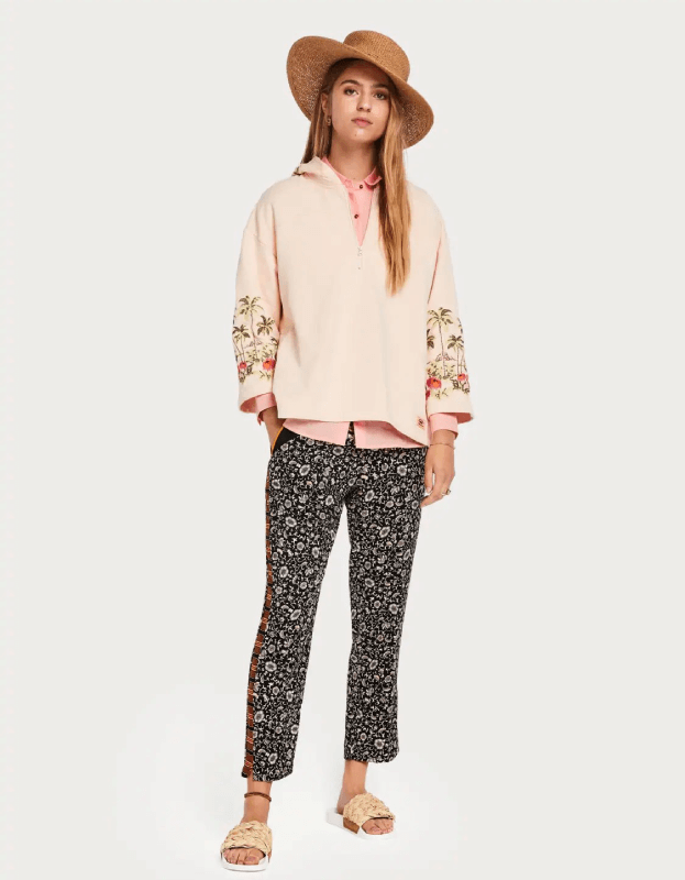 Quần bếp họa tiết caro đỏ